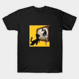 Cat watching TV T-Shirt